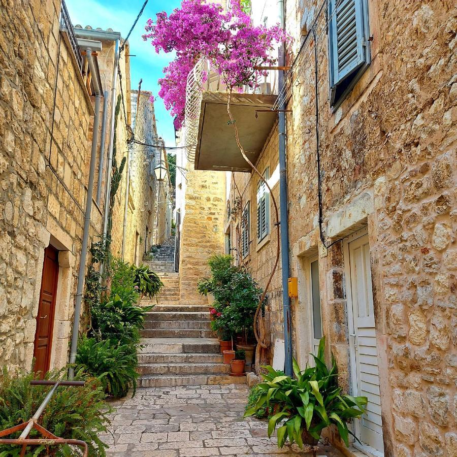 Apartments Nona 1 Hvar Town Eksteriør bilde