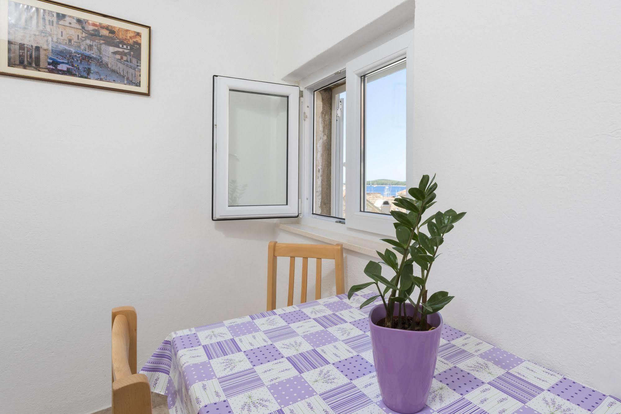 Apartments Nona 1 Hvar Town Eksteriør bilde